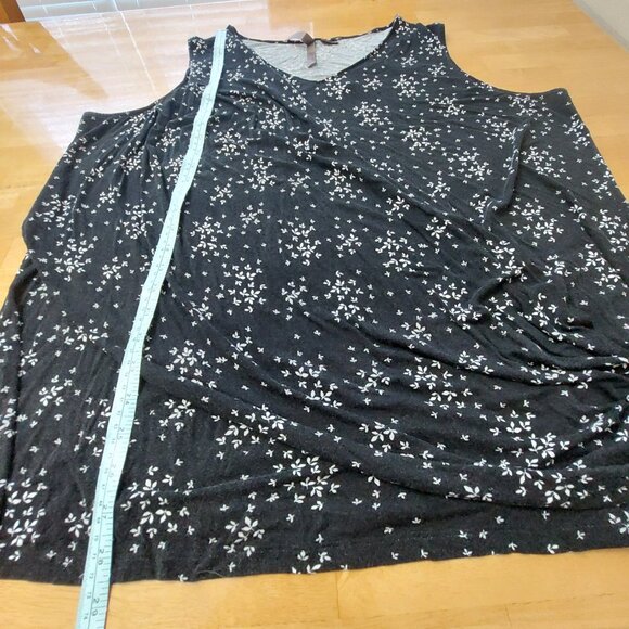 Pennington's Plus Size Sleeveless V neck Top Faux Surplice leaf Pattern Women 2X - Picture 9 of 11